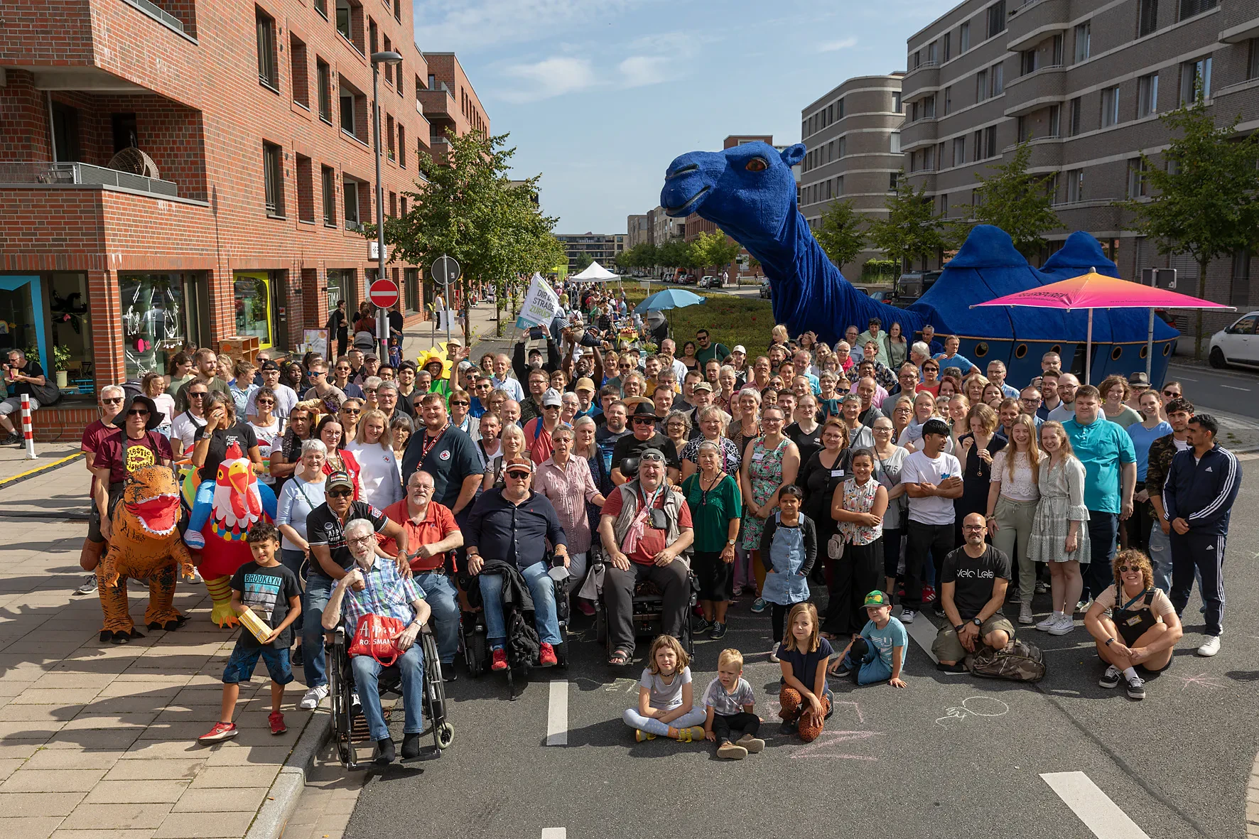 Die Nachbarn der Überseestadt versammelt auf einem Gruppenbild.